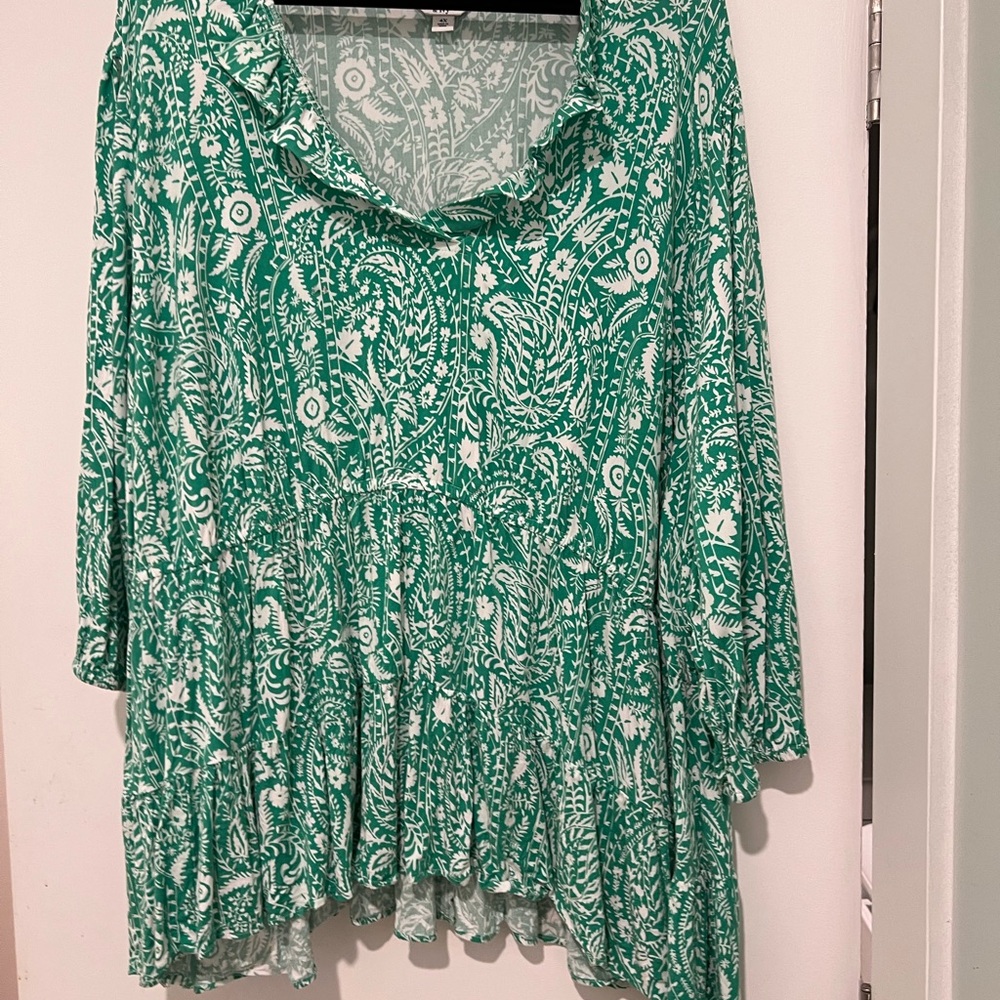 Crown & Ivy Green Patterned Blouse